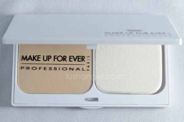 MAKE UP FOR EVER White Definition Powder Foundation shade  20 or 35 avaliable